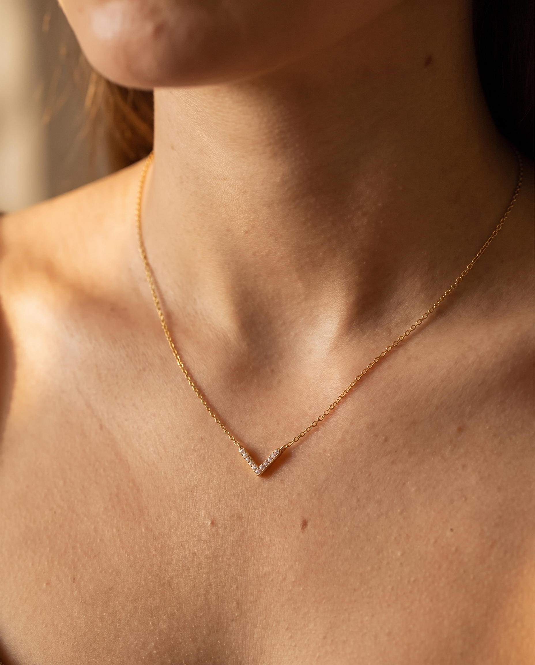 NÚRA - V Line Necklace