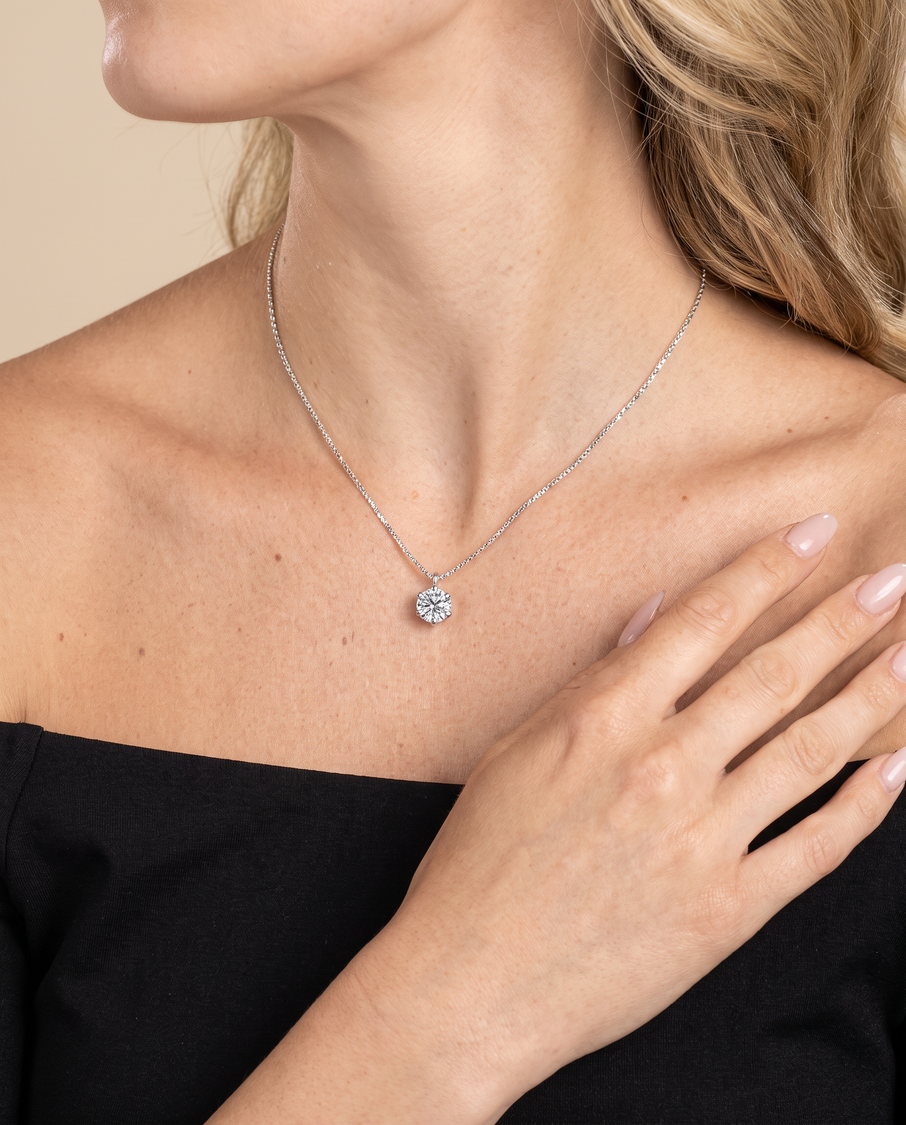 NÚRA - Solitaire Moissanite Necklace