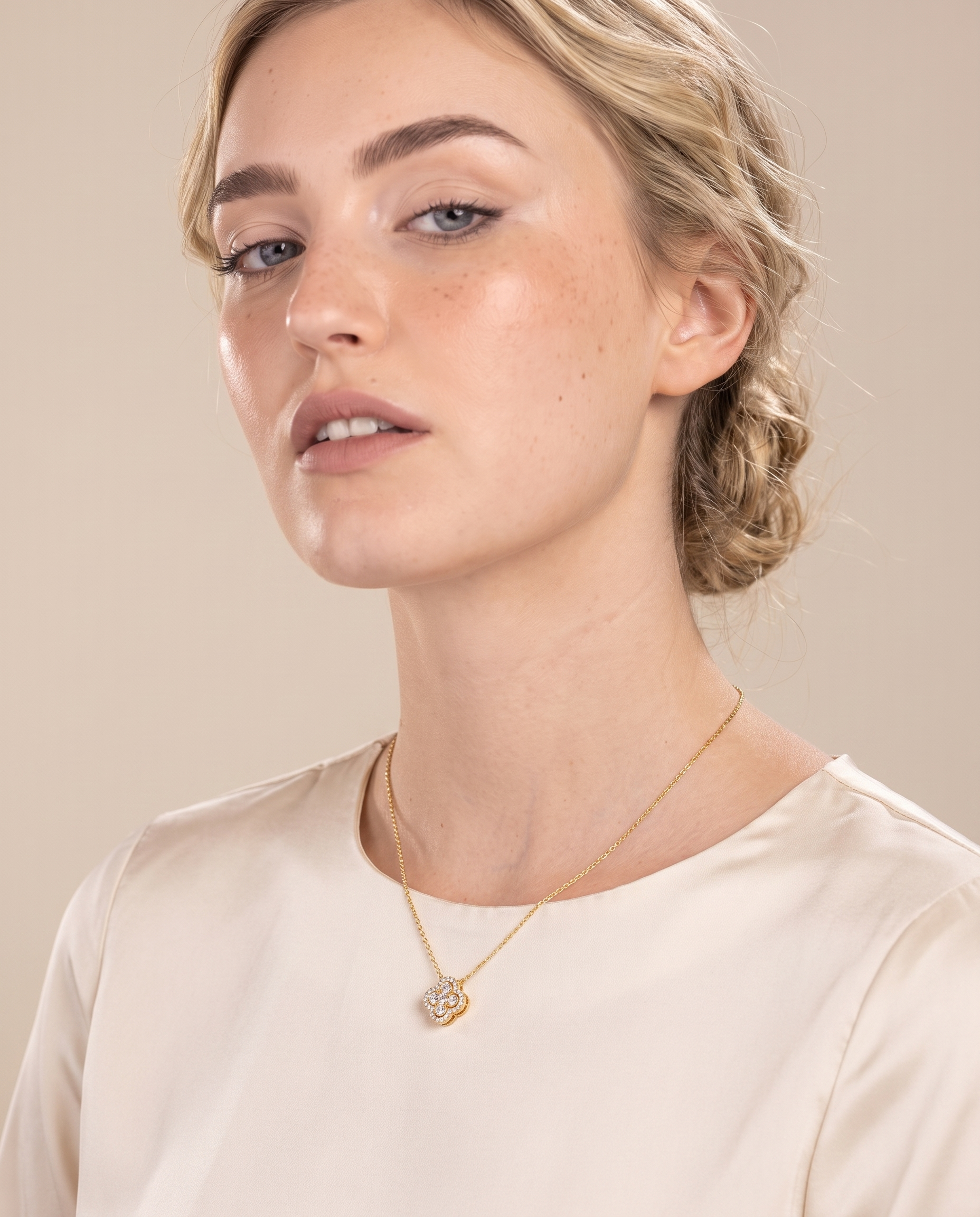 NÚRA - Bloom Moissanite Necklace