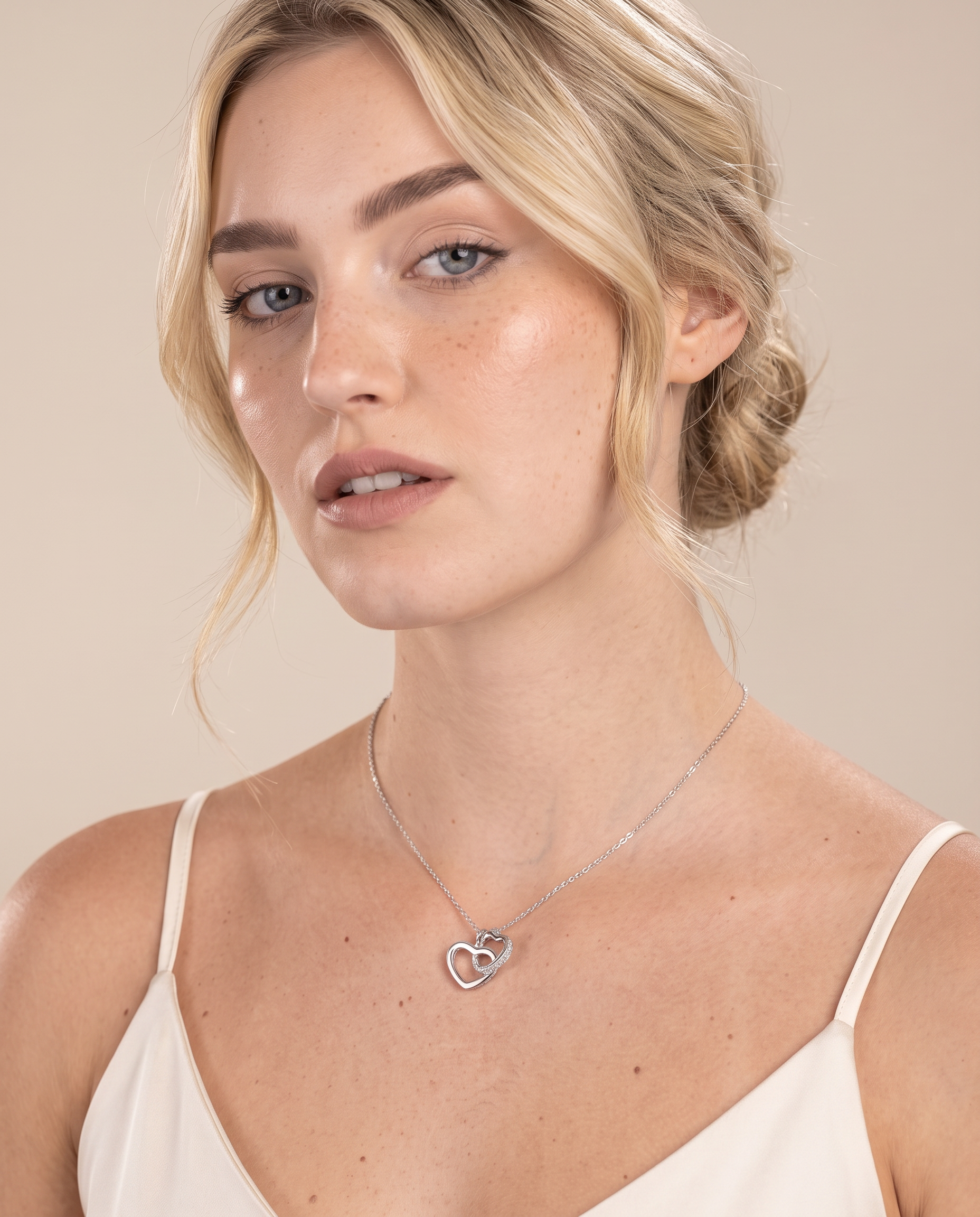 NÚRA - Clavicle Moissanite Necklace