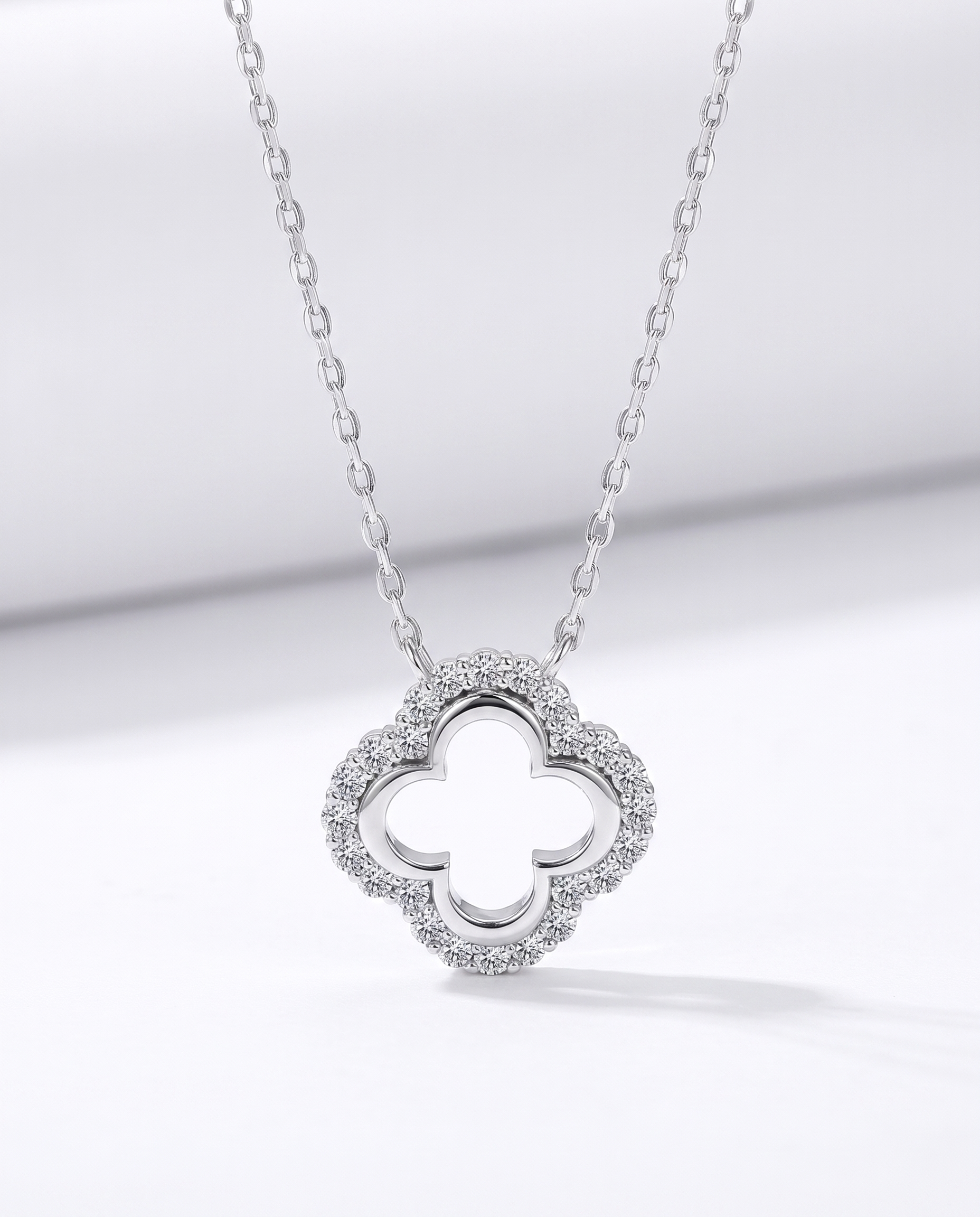 NÚRA - Golden Clover Necklace