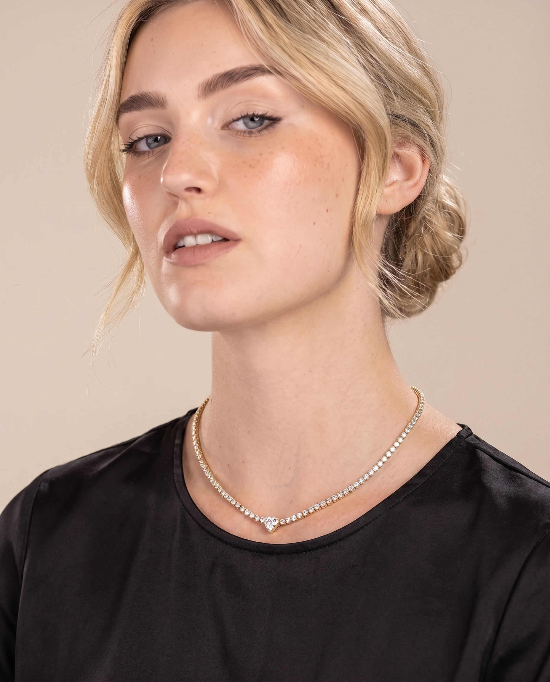 NÚRA - Heart Tennis Necklace