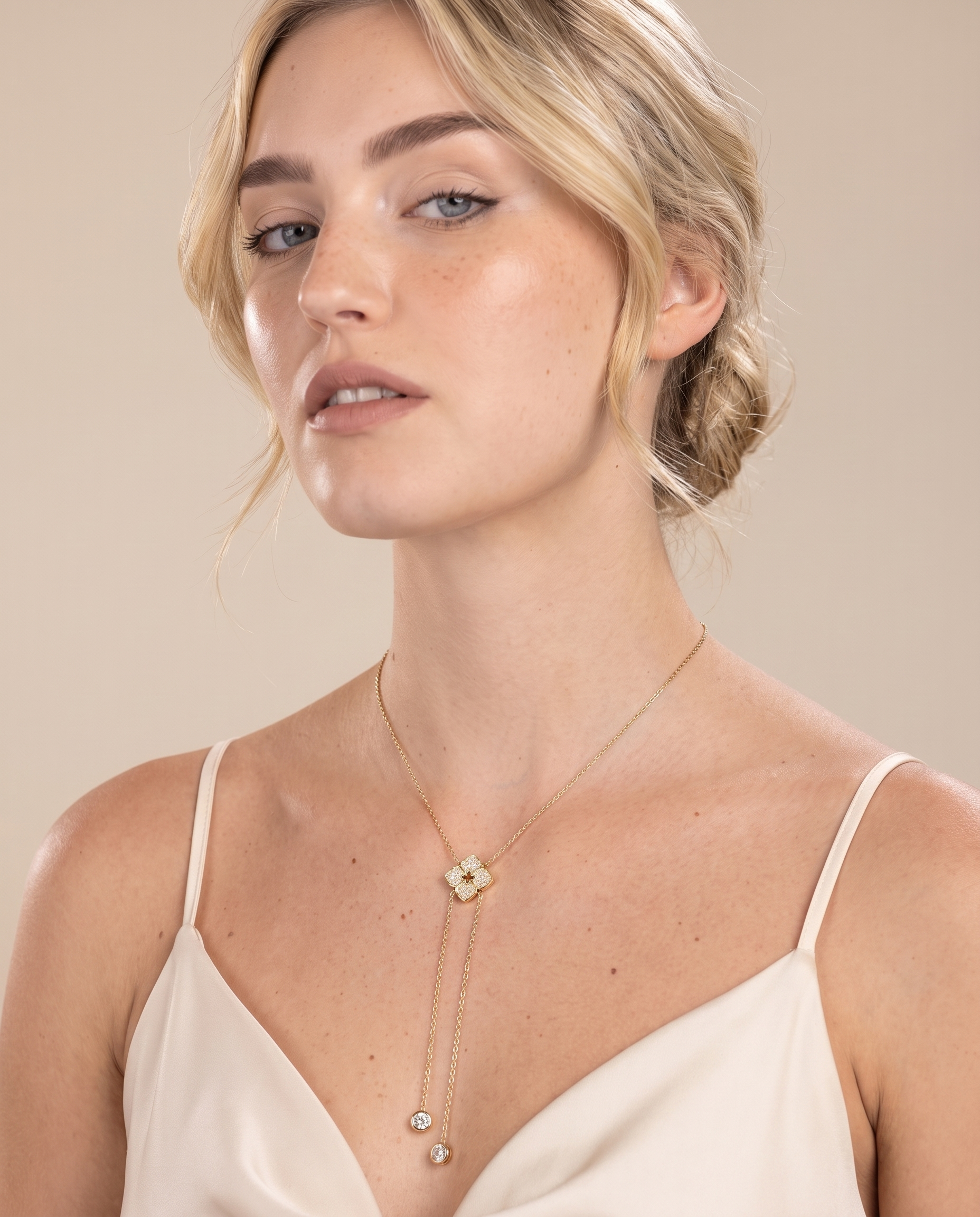 NÚRA - Floral Moissanite Necklace