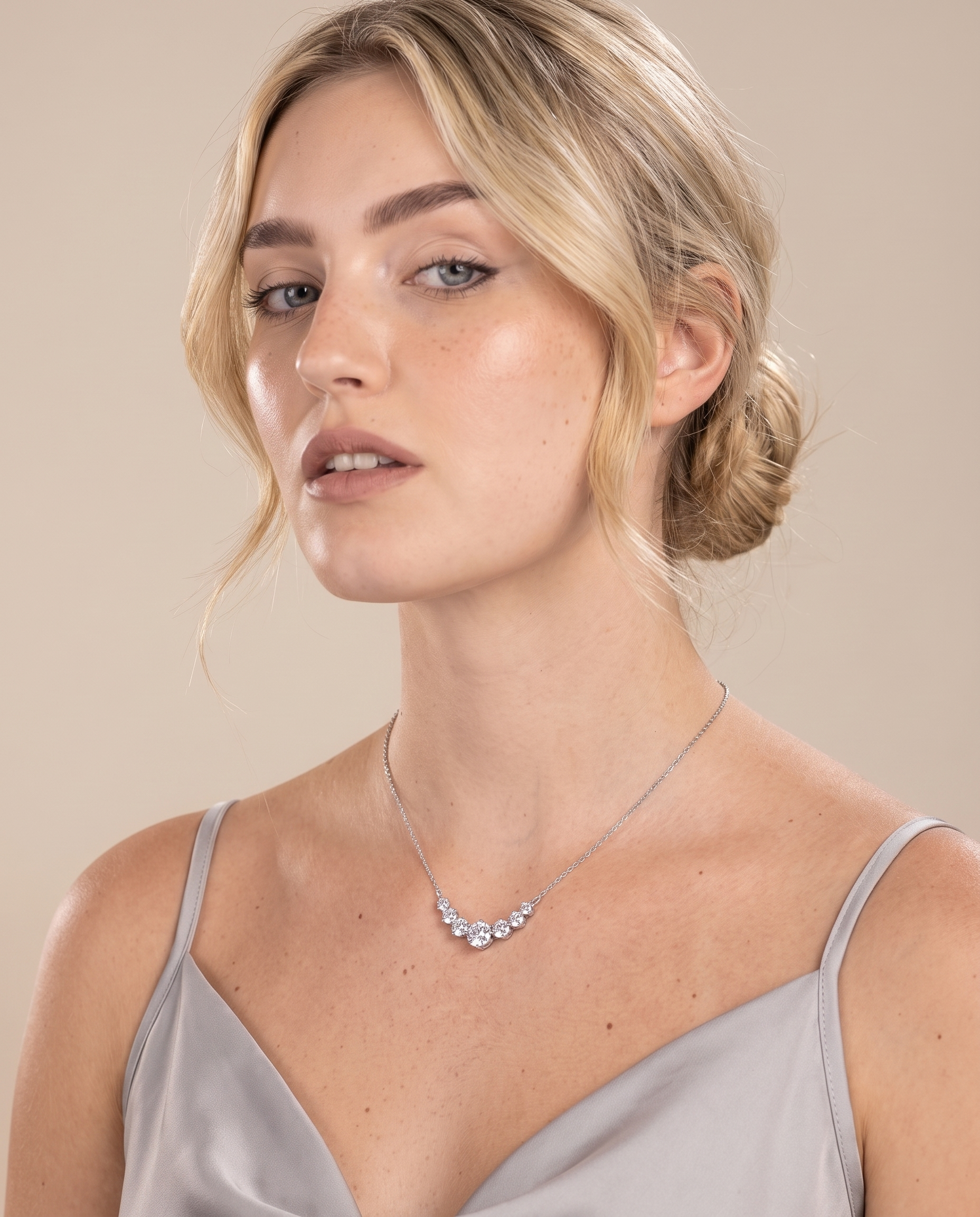 NÚRA - Bridal Oval Necklace
