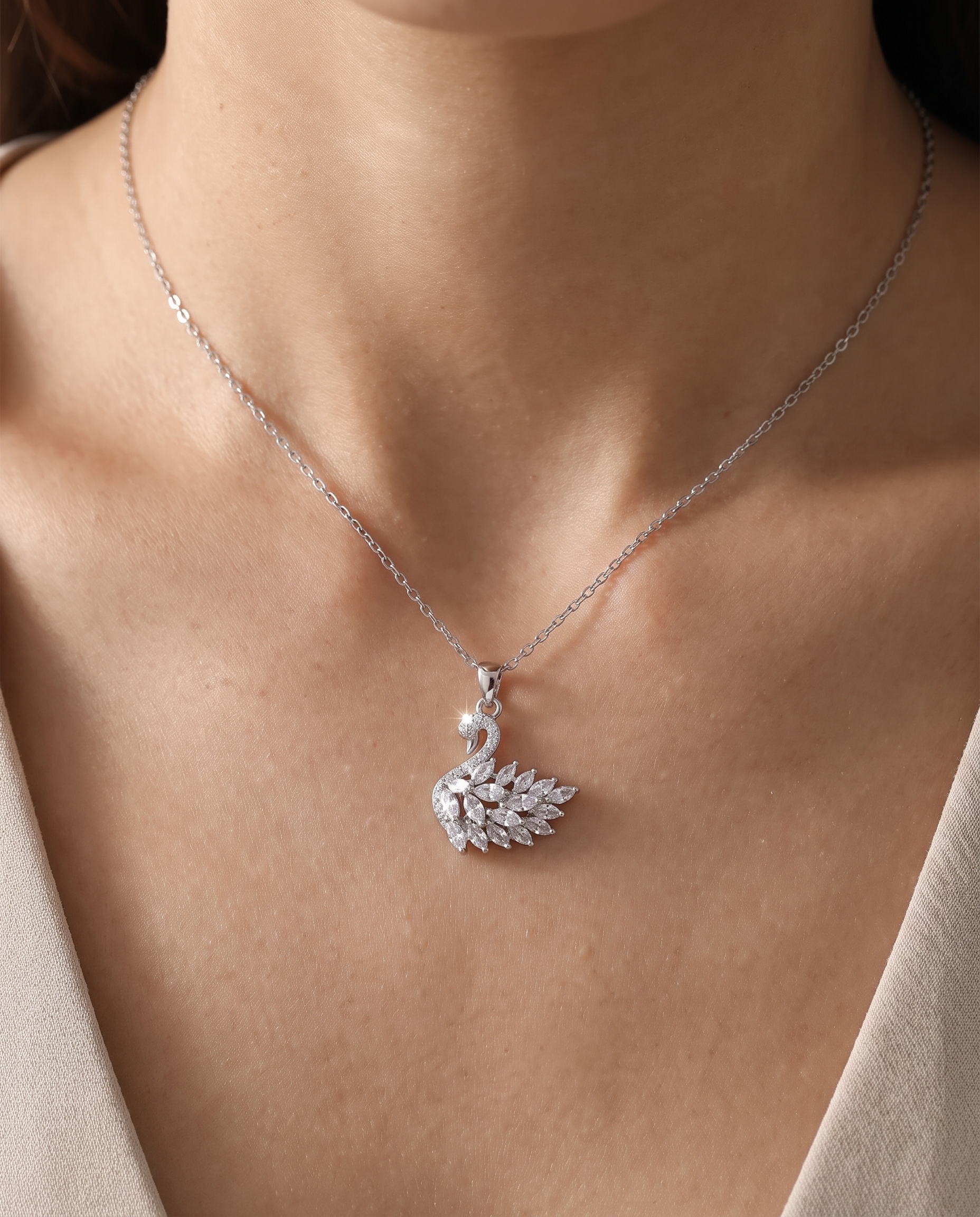 NÚRA - Swan Necklace