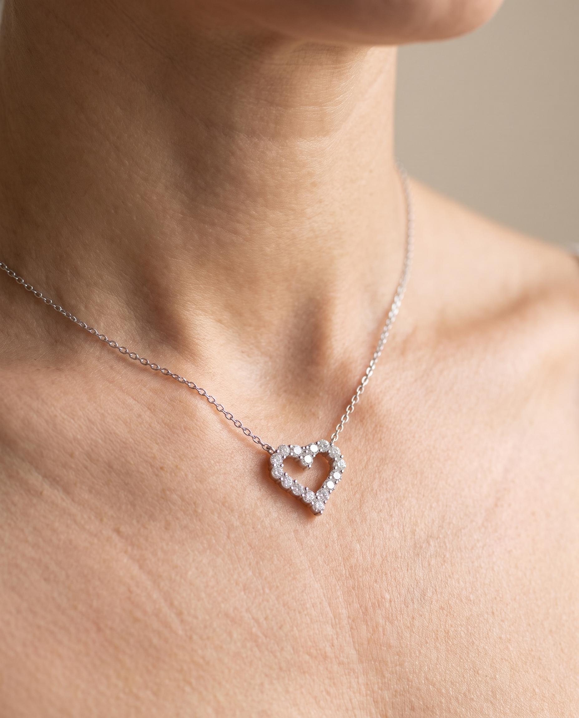 NÚRA - Korean Heart Necklace
