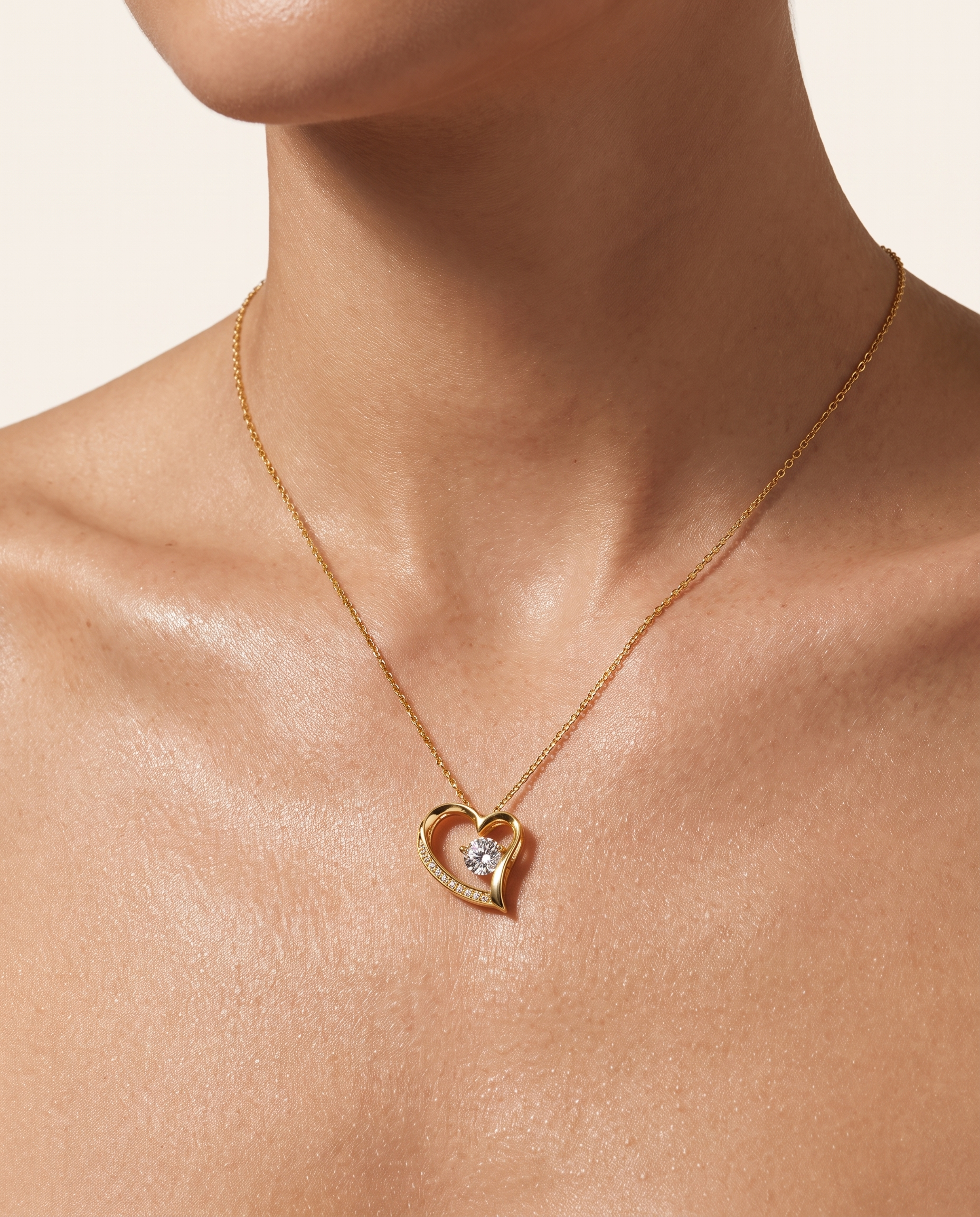 NÚRA - Minimal Heart Necklace