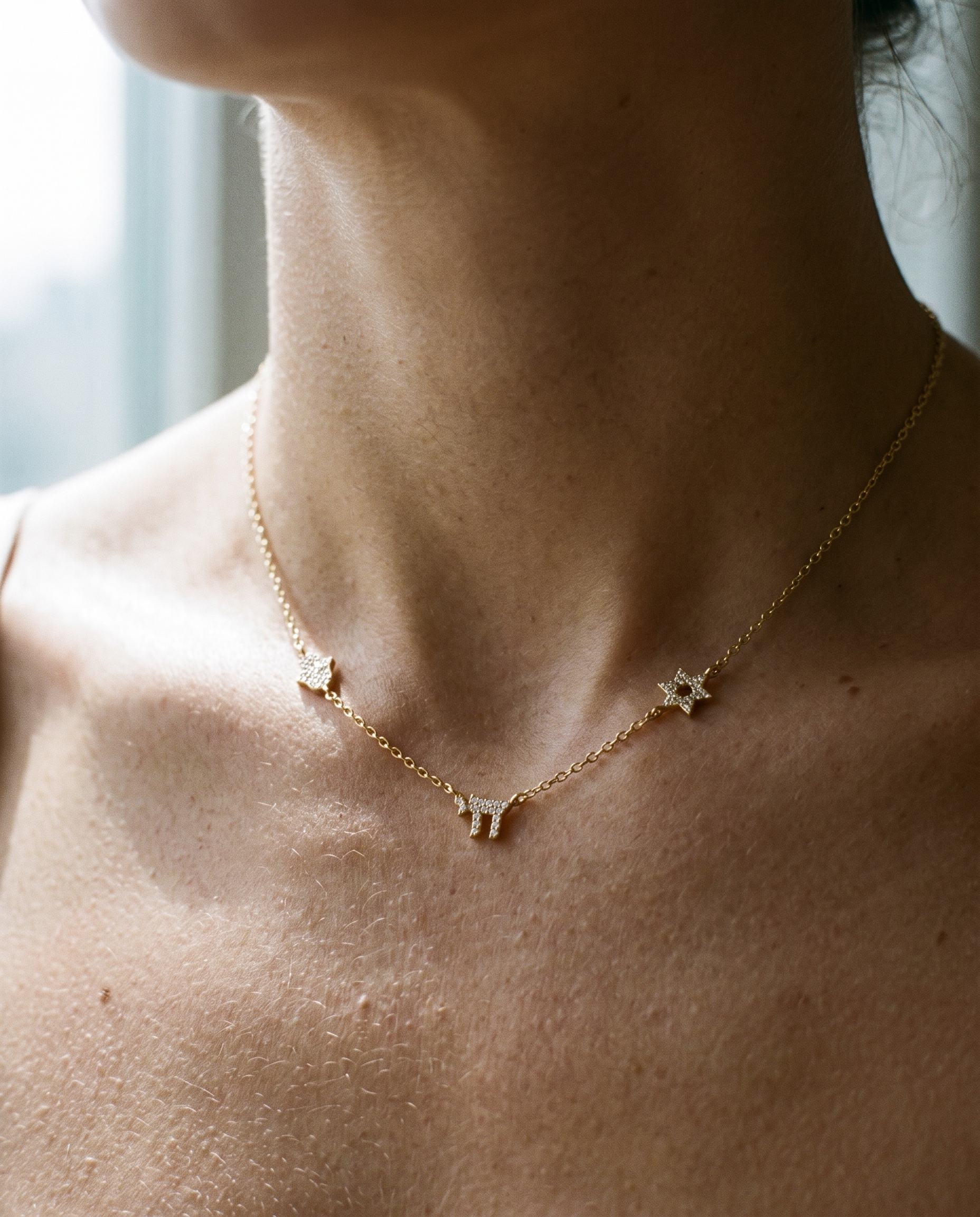 NÚRA Chai Charm Choker
