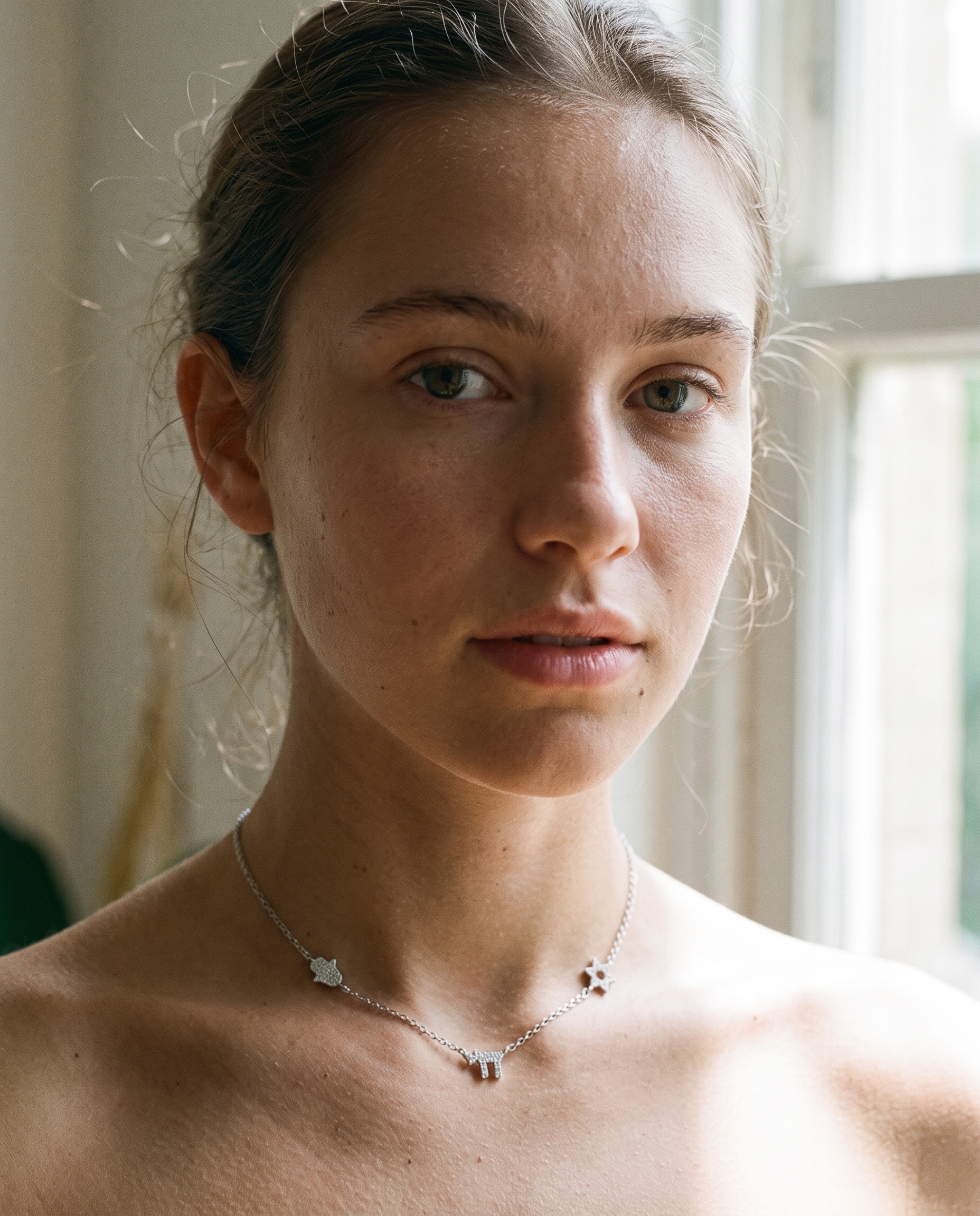 NÚRA Chai Charm Choker