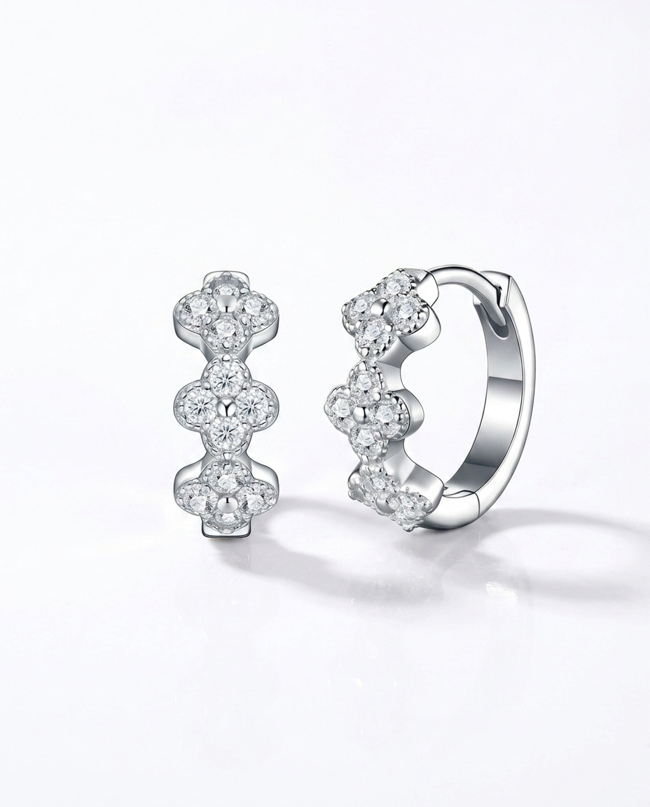 NÚRA - Clover Huggie Hoops
