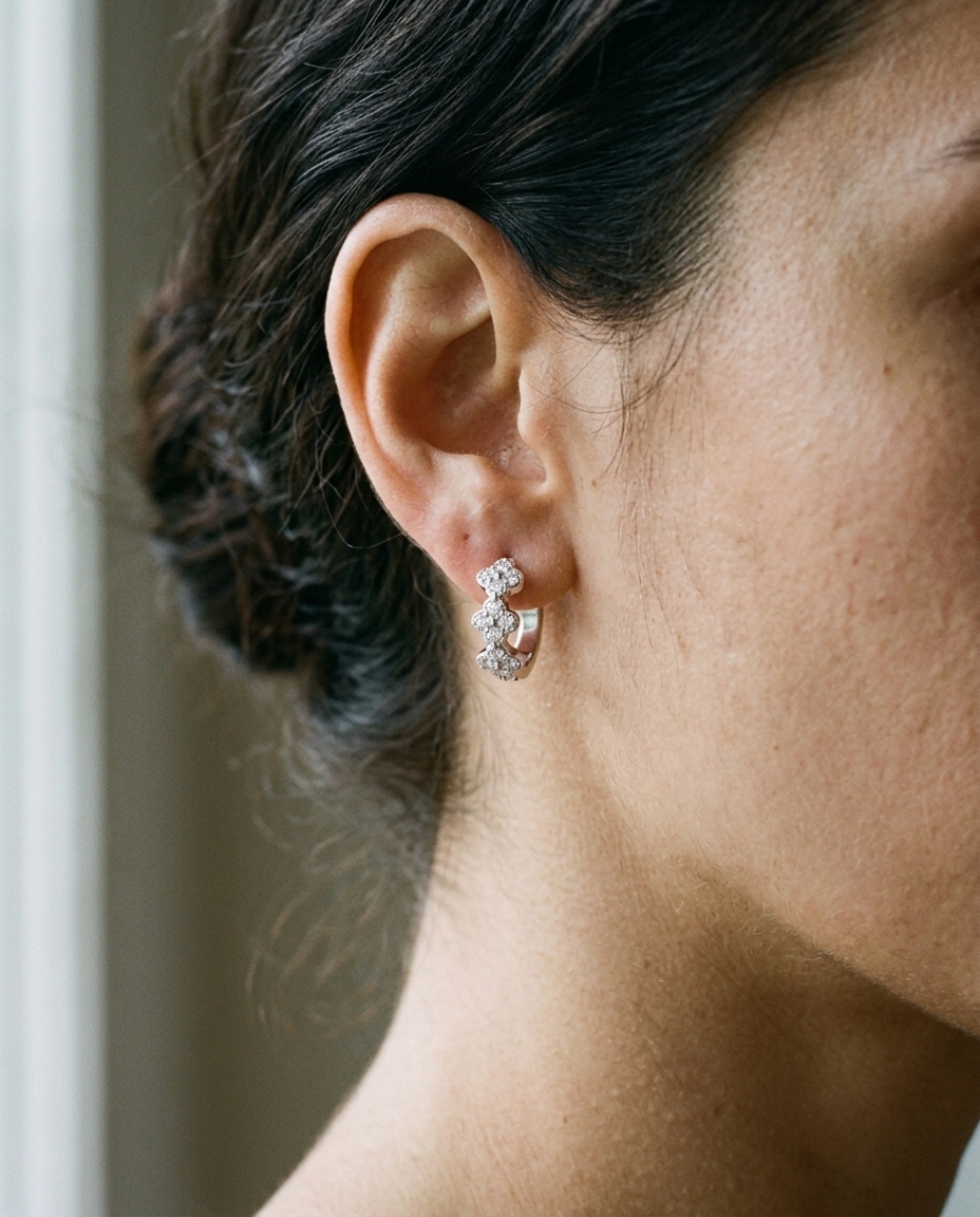 NÚRA - Clover Huggie Hoops