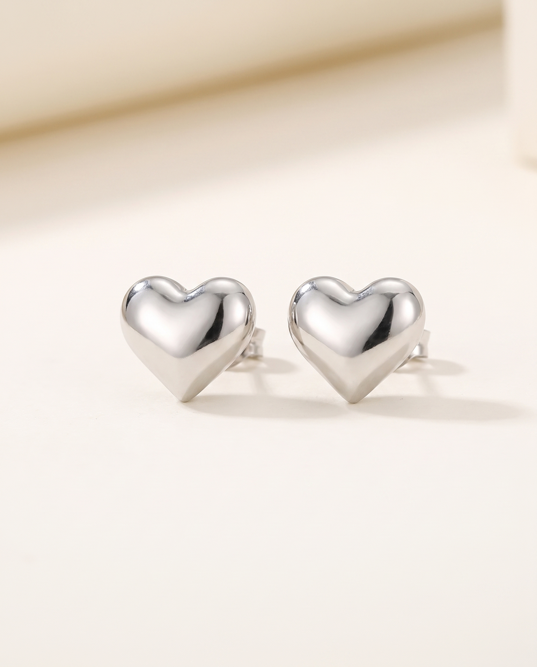 NÚRA - Heart Stud Earrings