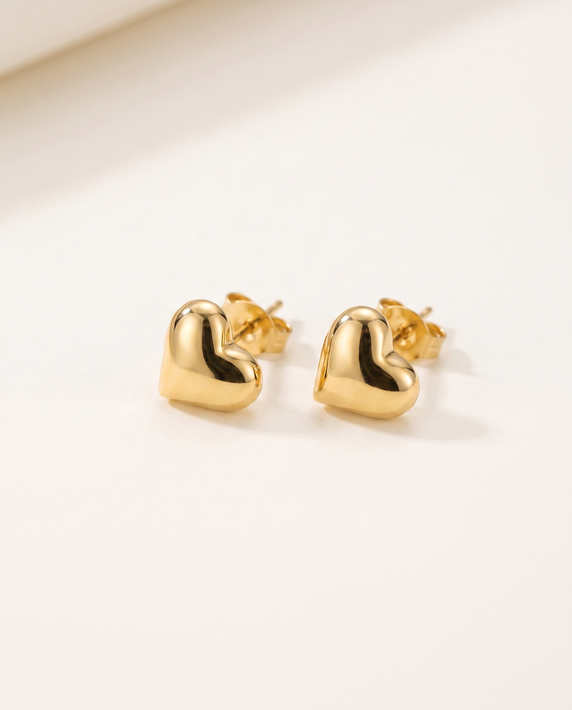 NÚRA - Heart Stud Earrings