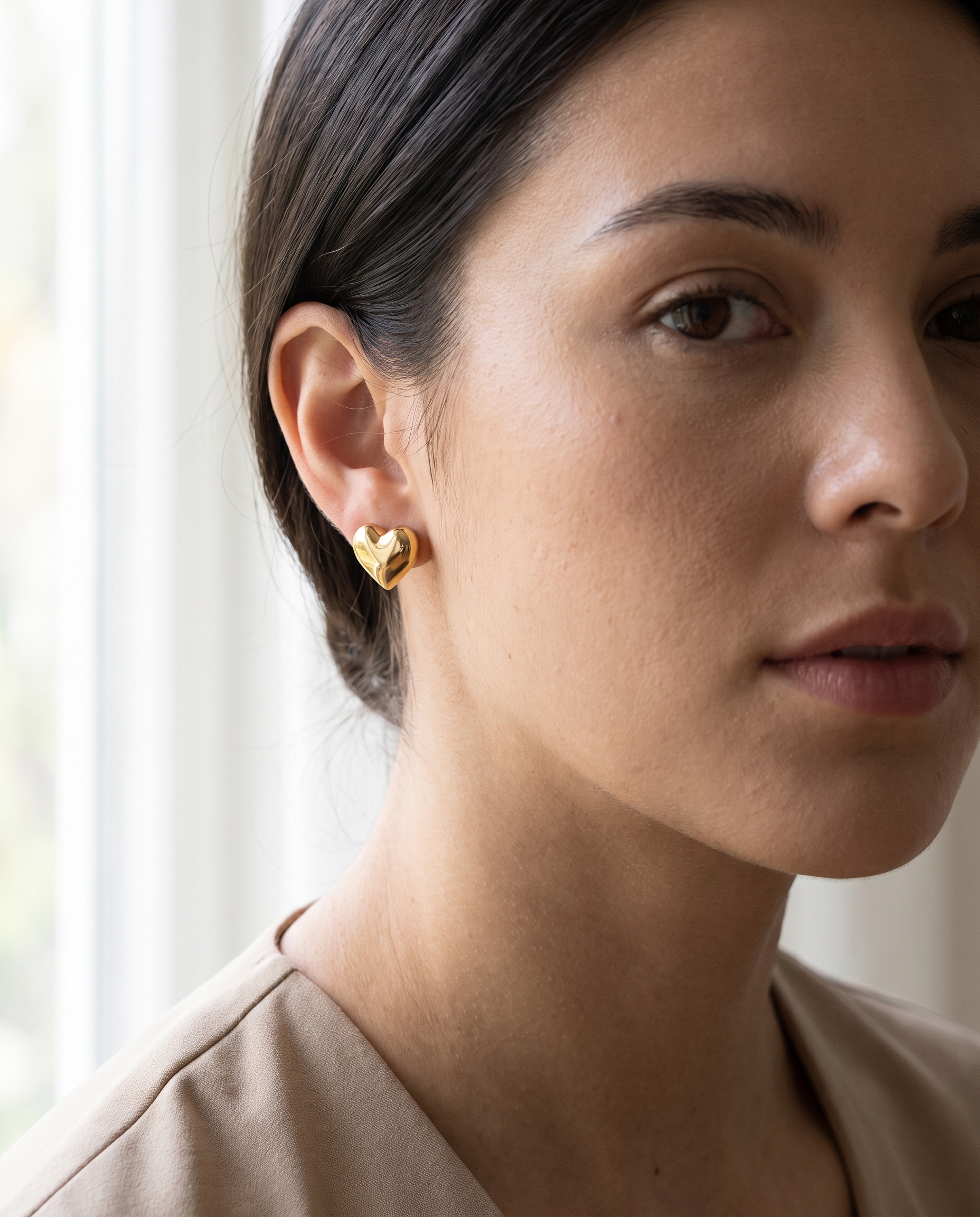 NÚRA - Heart Stud Earrings