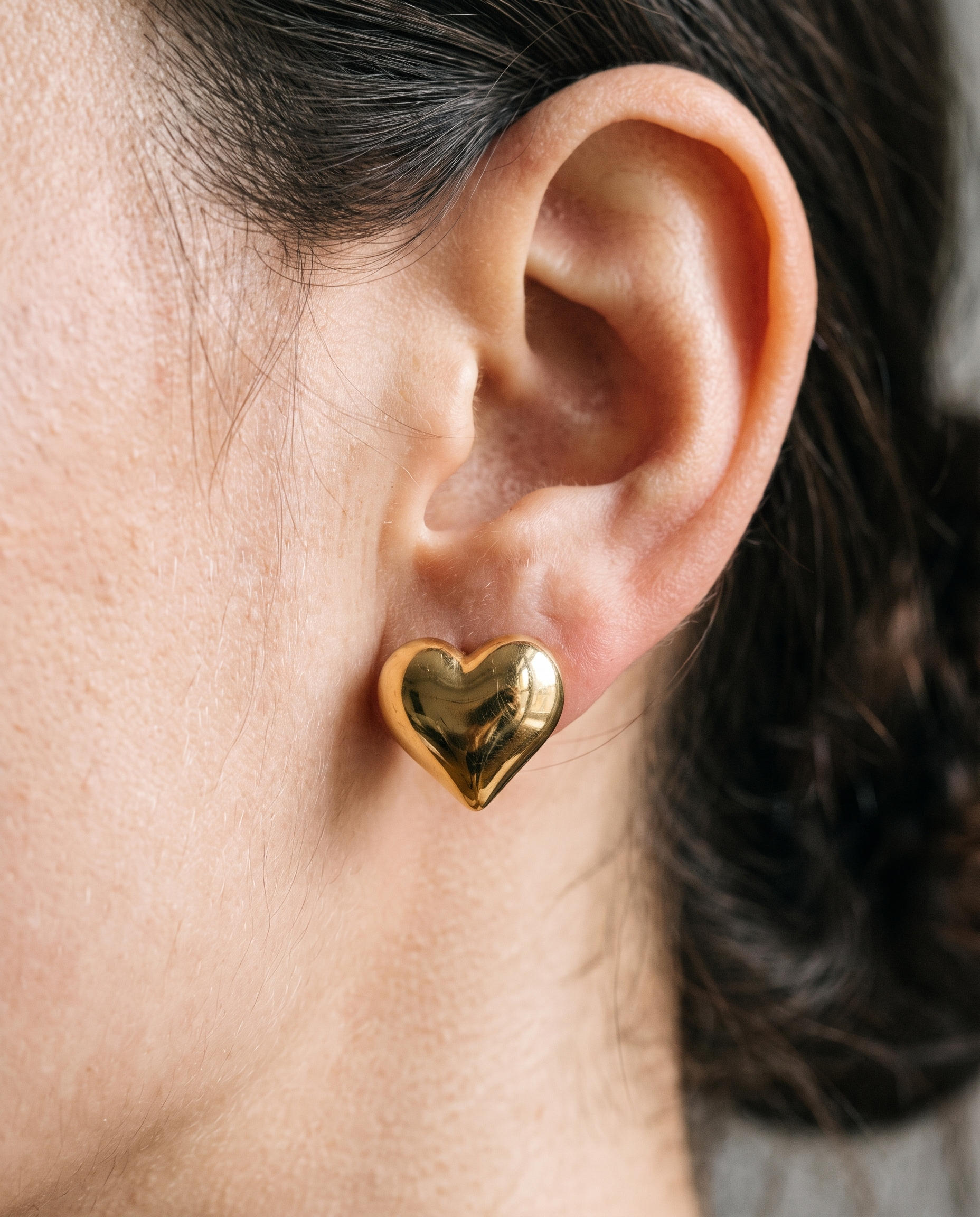 NÚRA - Heart Stud Earrings