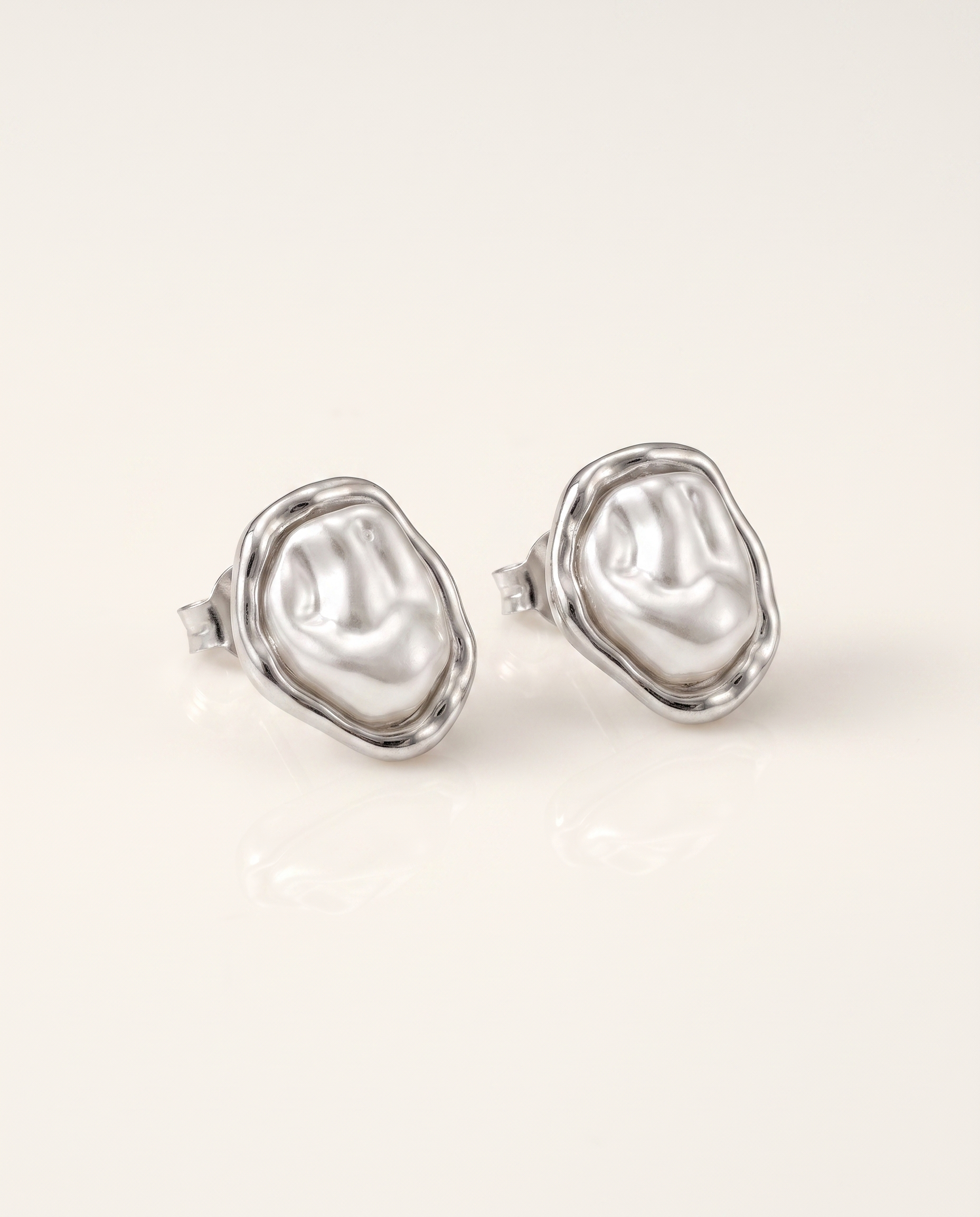 NÚRA - Love Earrings