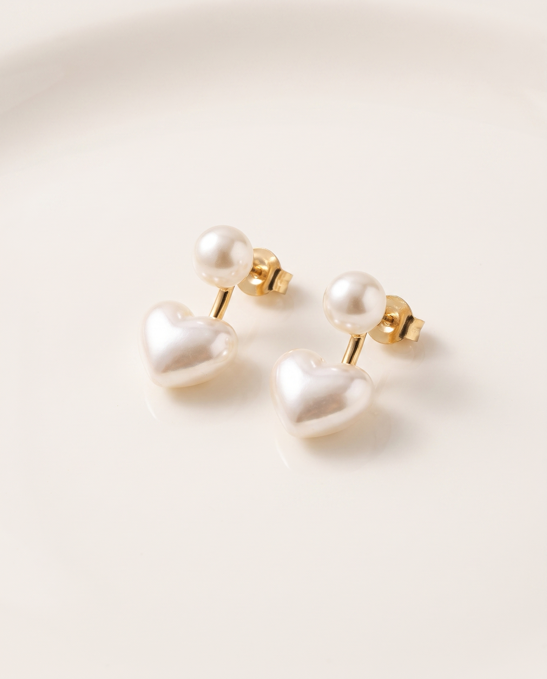 NÚRA - Pearl Heart Earrings