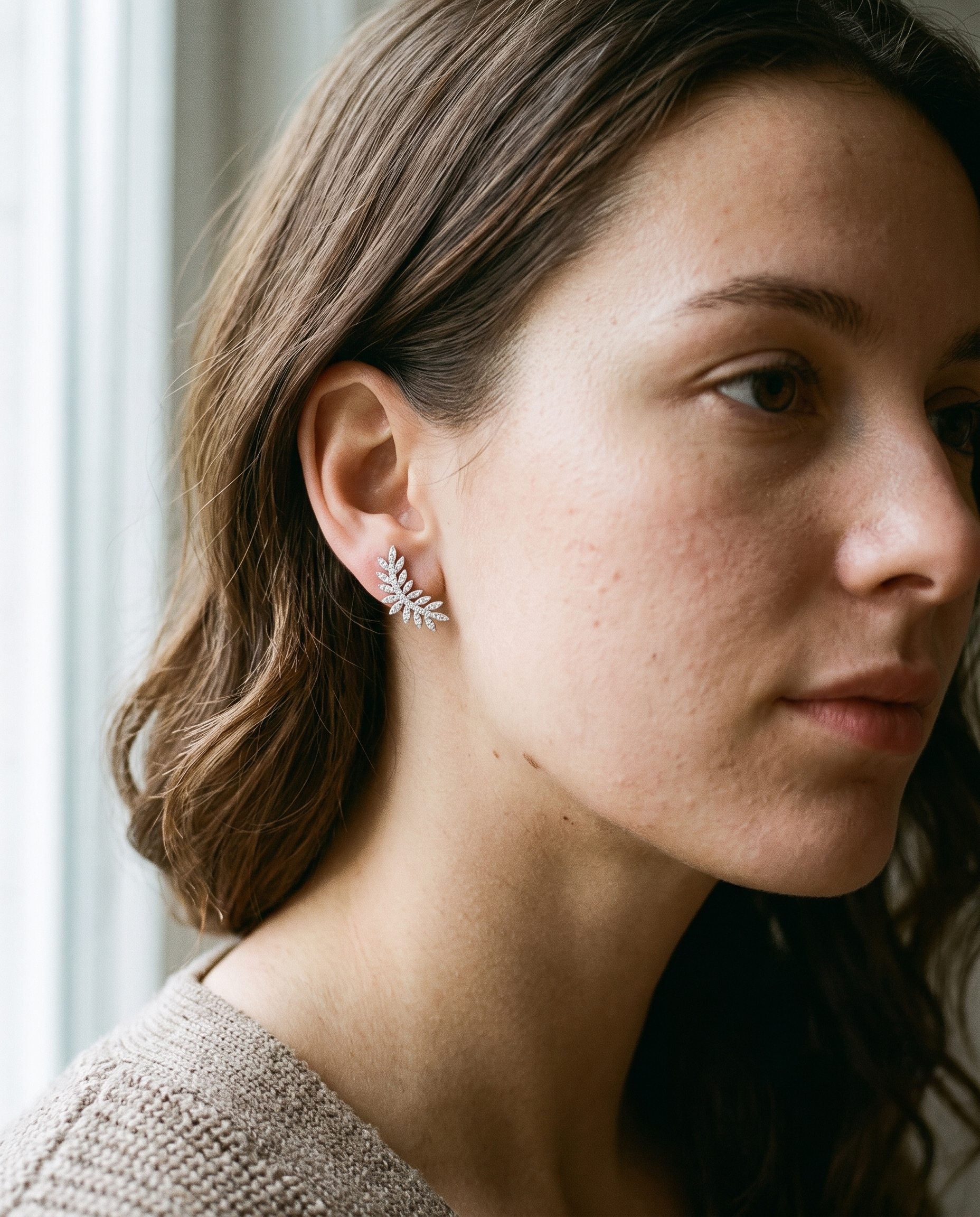 NÚRA - Leaf Moissanite Earrings
