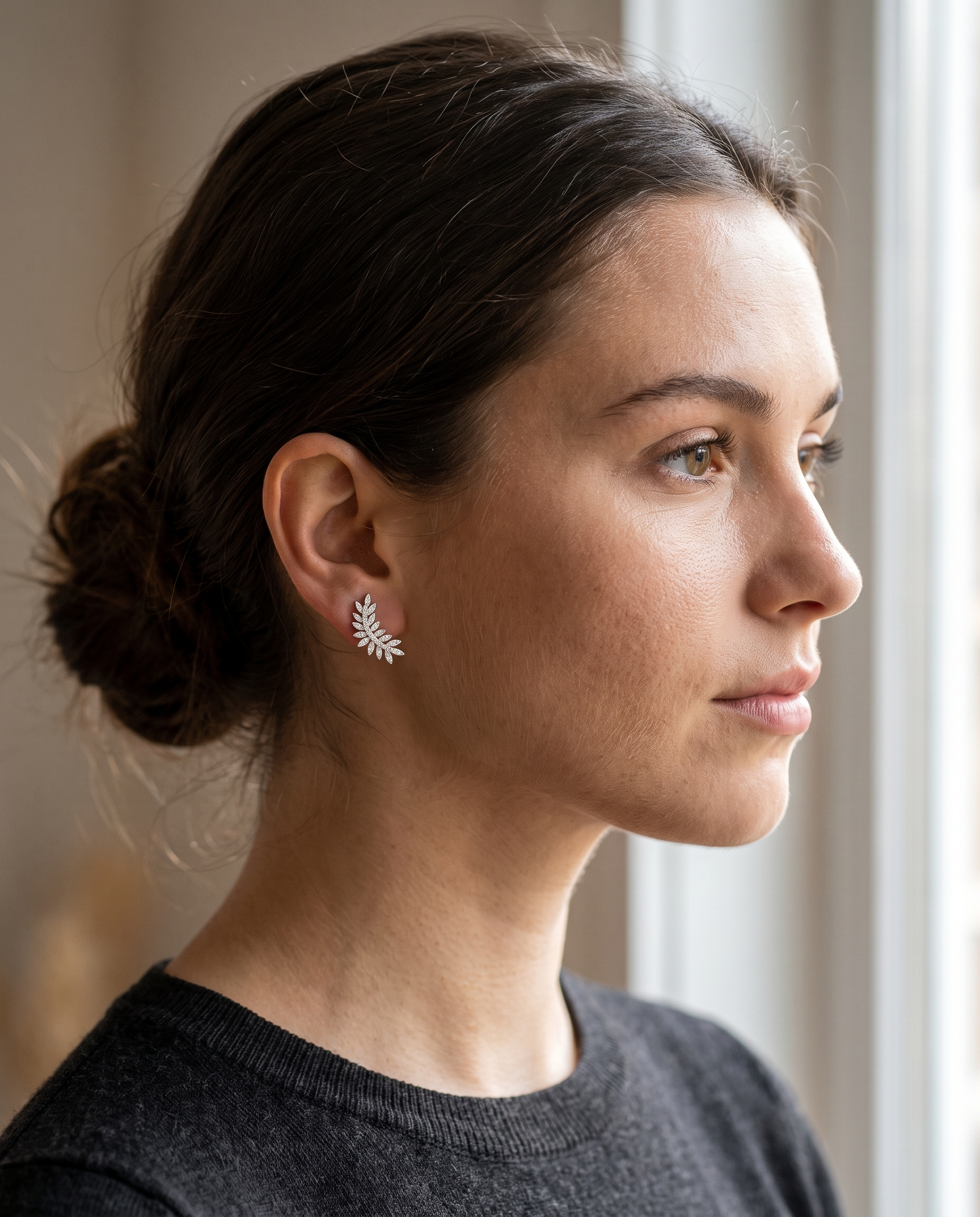 NÚRA - Leaf Moissanite Earrings