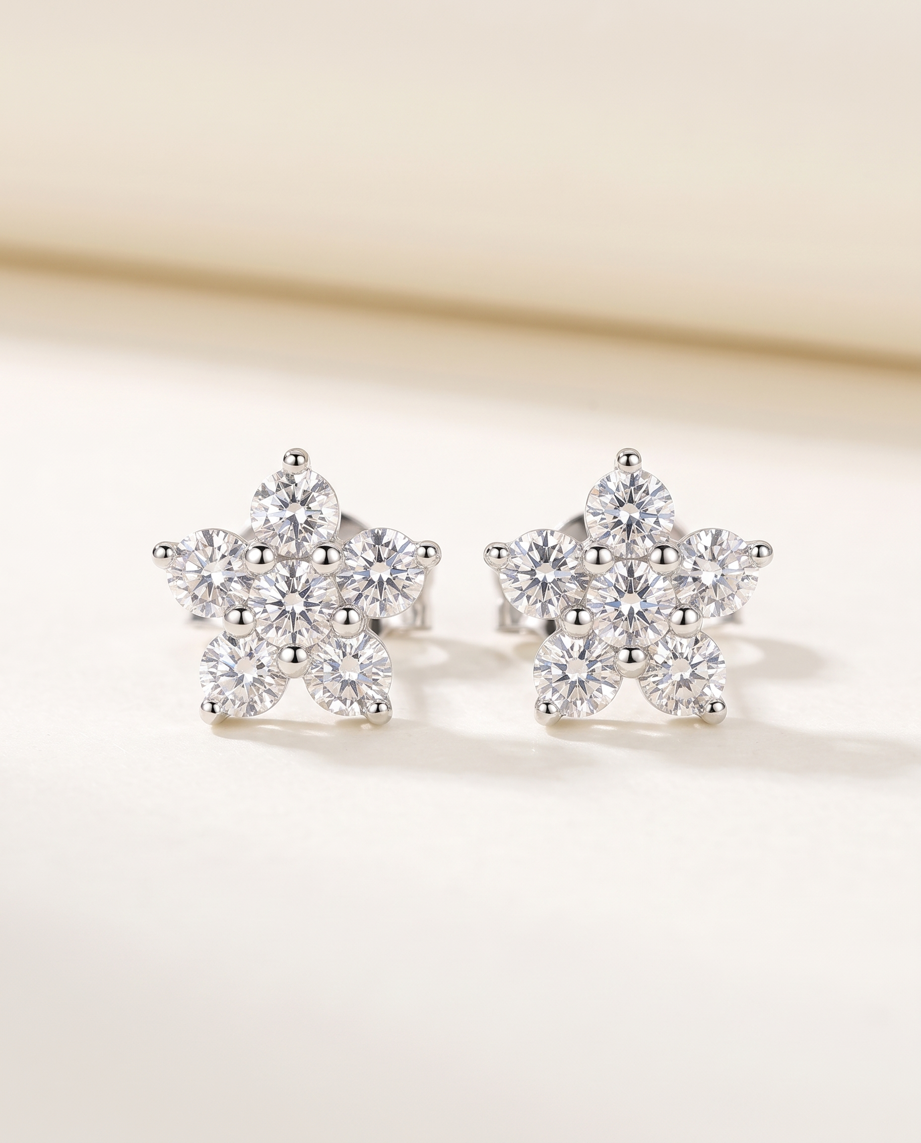 NÚRA - Flower Moissanite Earrings