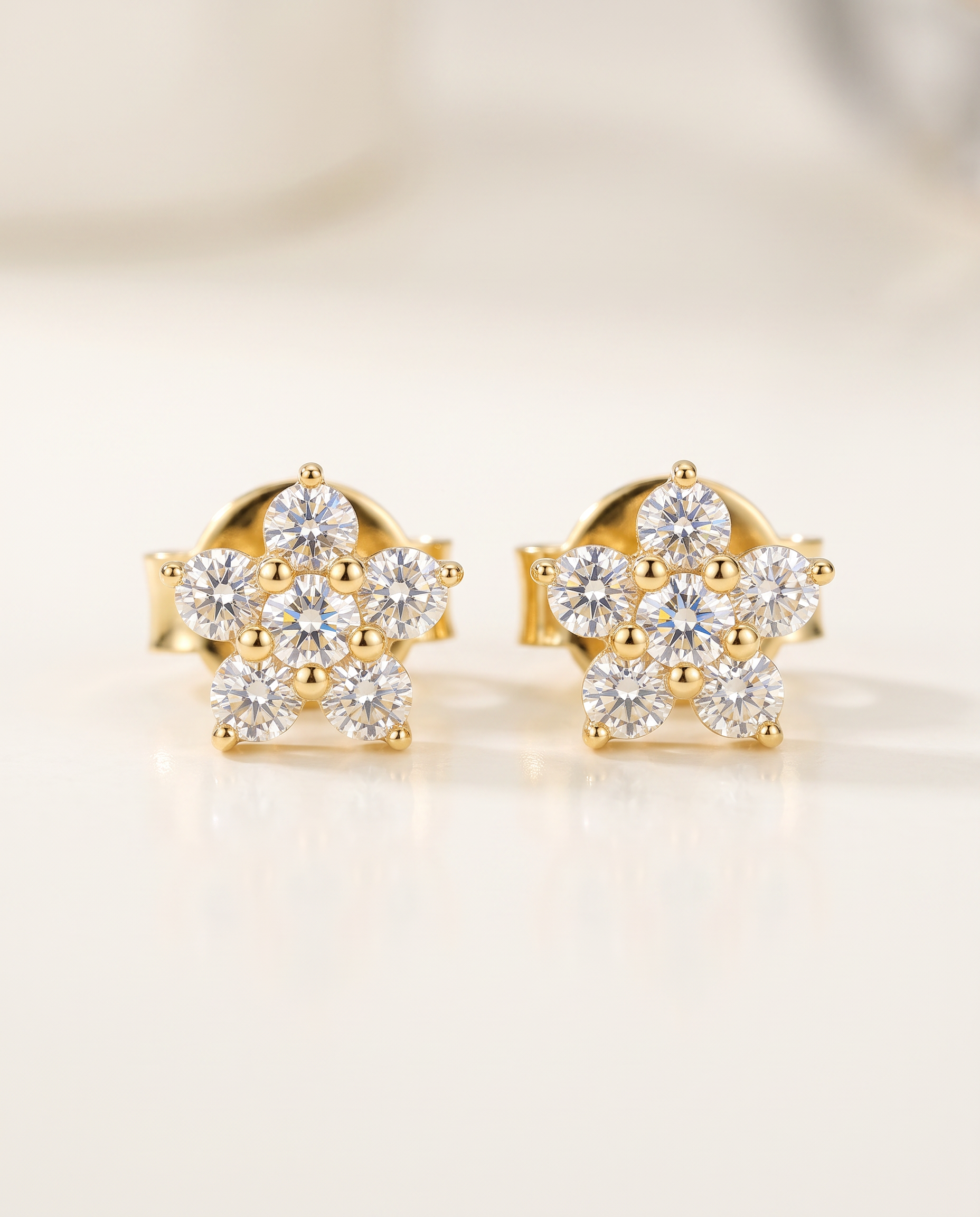 NÚRA - Flower Moissanite Earrings
