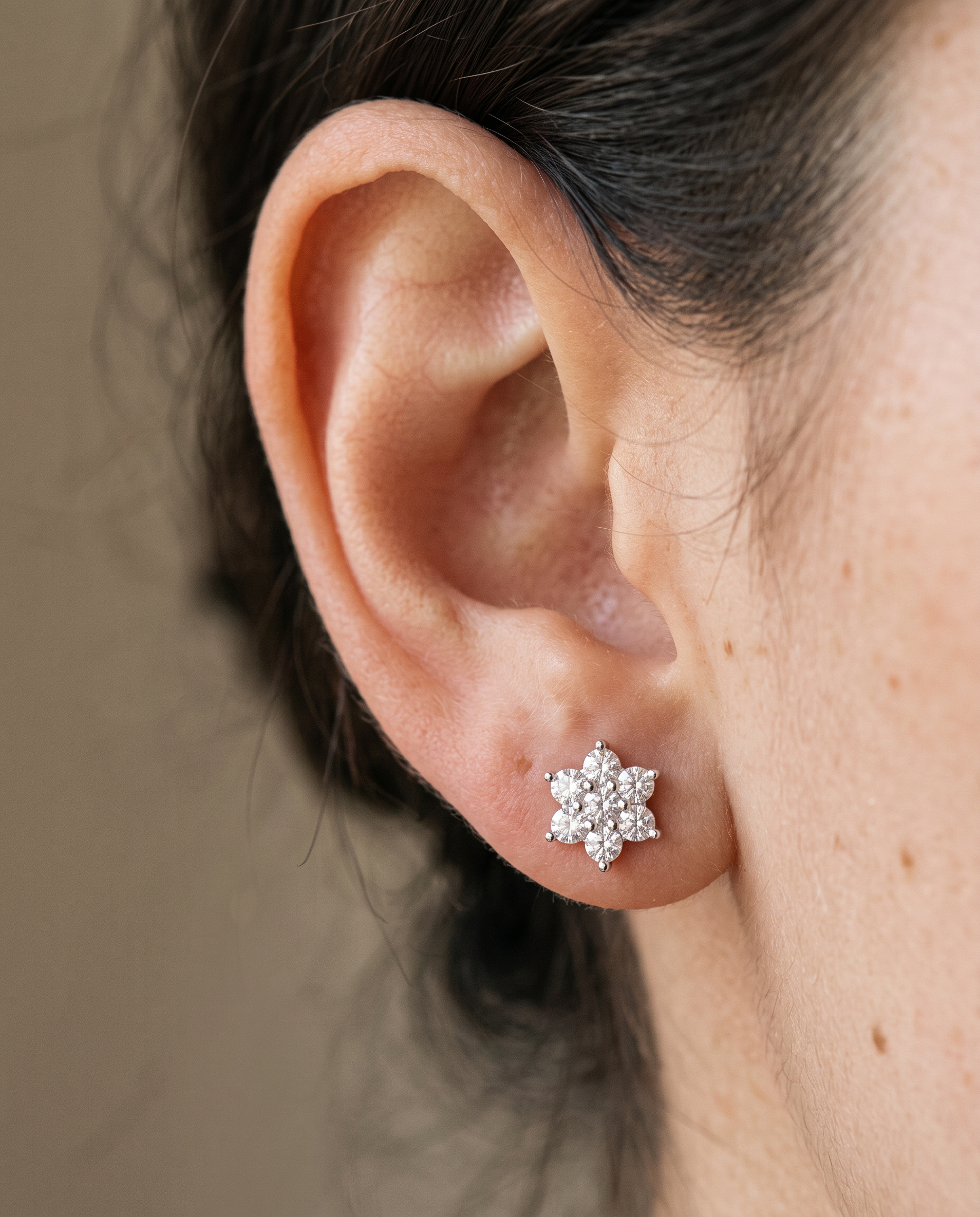 NÚRA - Bloom Moissanite Studs