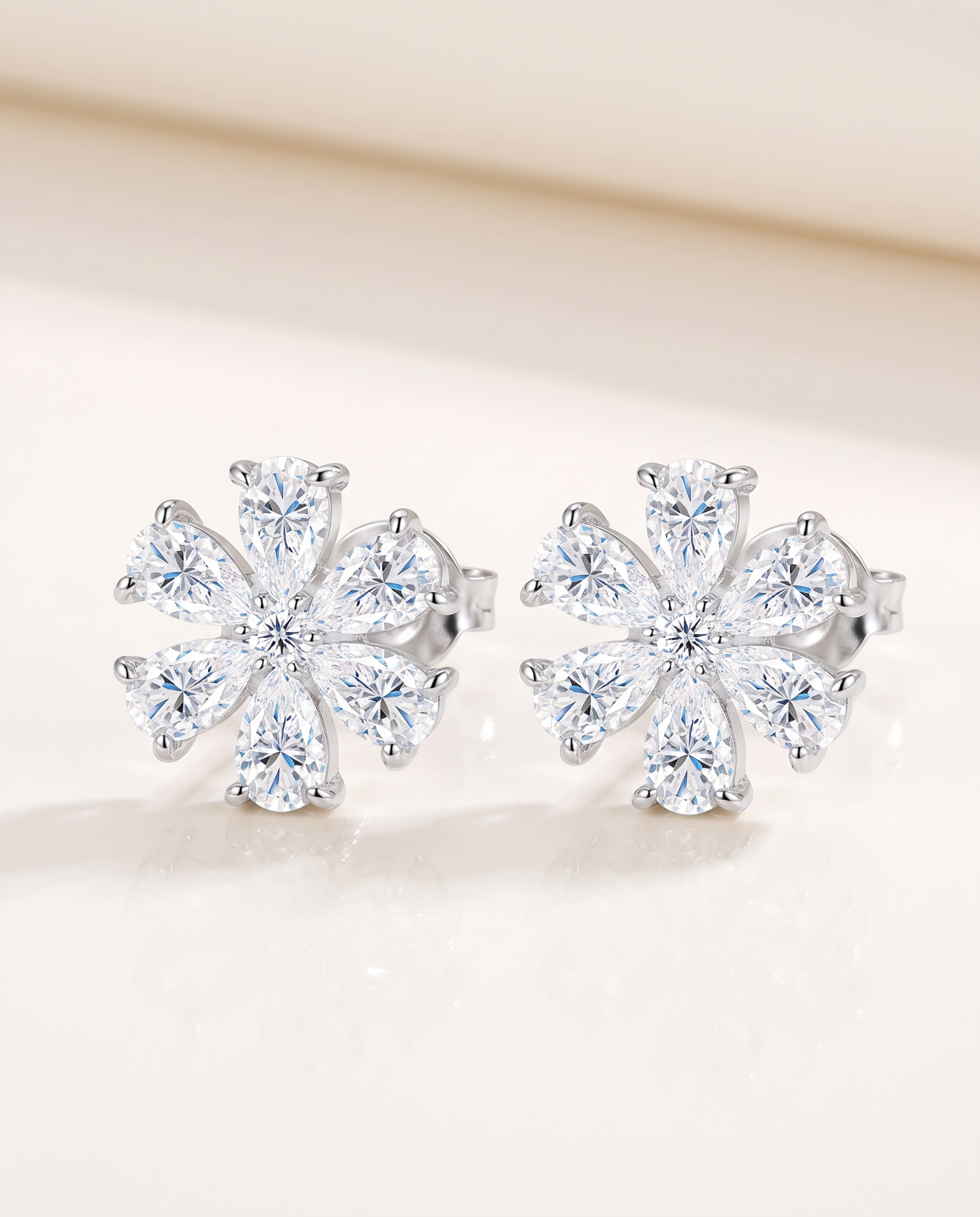 NÚRA - Cluster Moissanite Studs