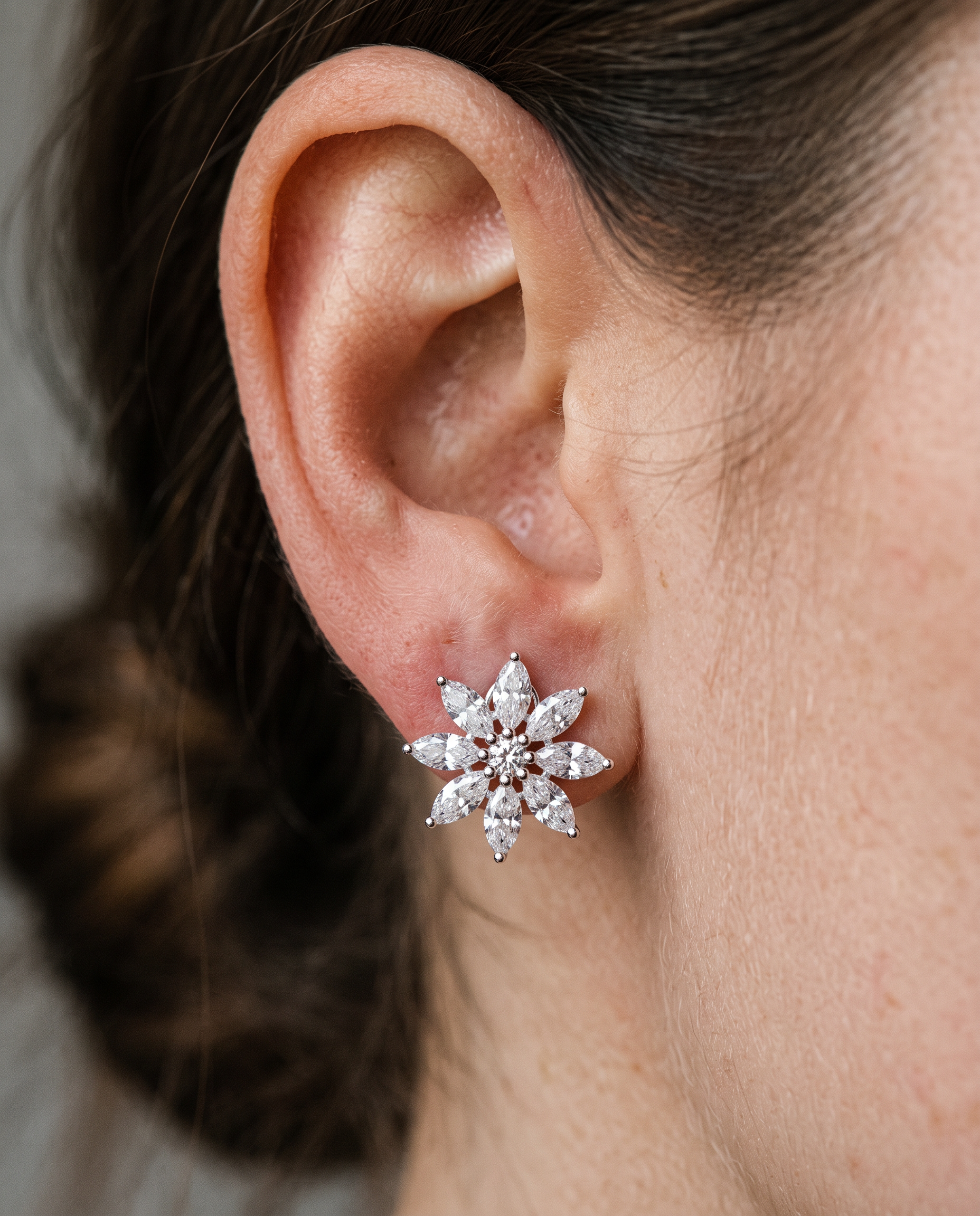 NÚRA - Moissanite Studs