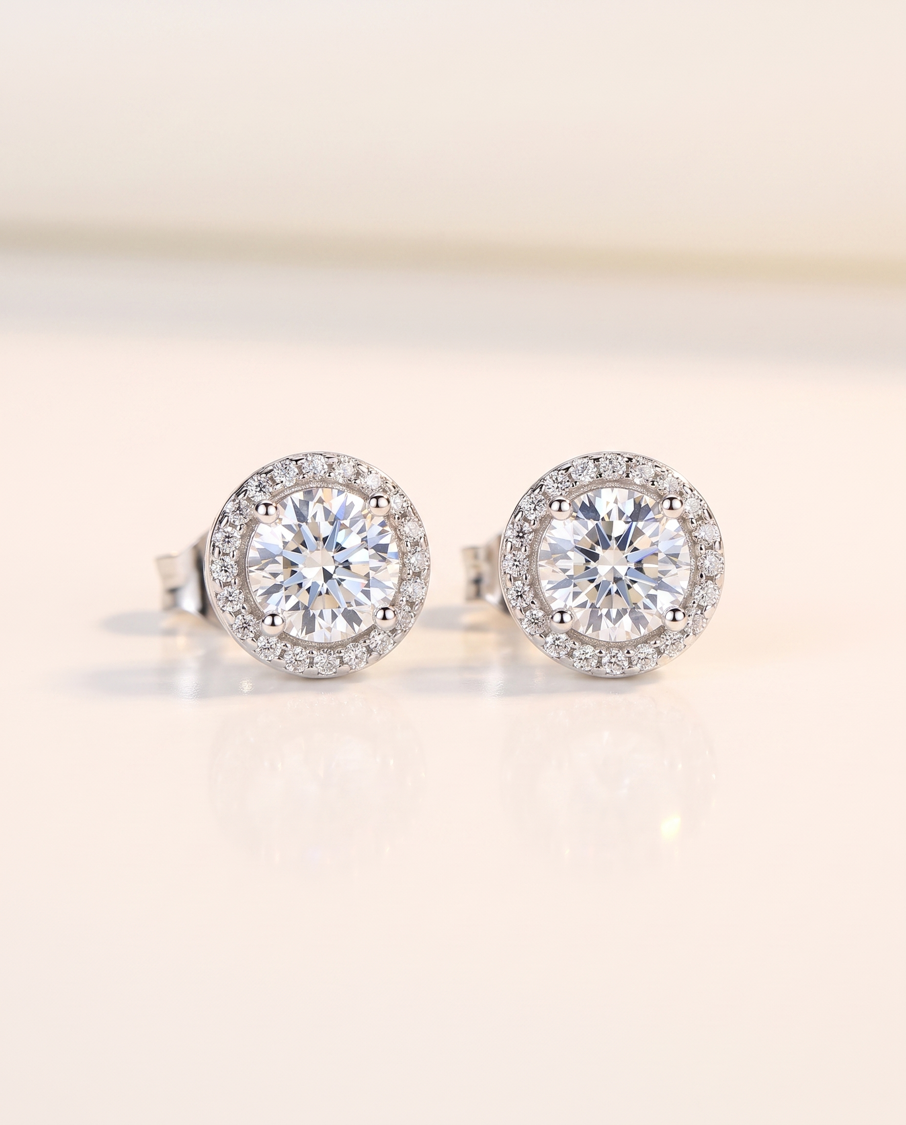 NÚRA - Classic Solitaire Studs