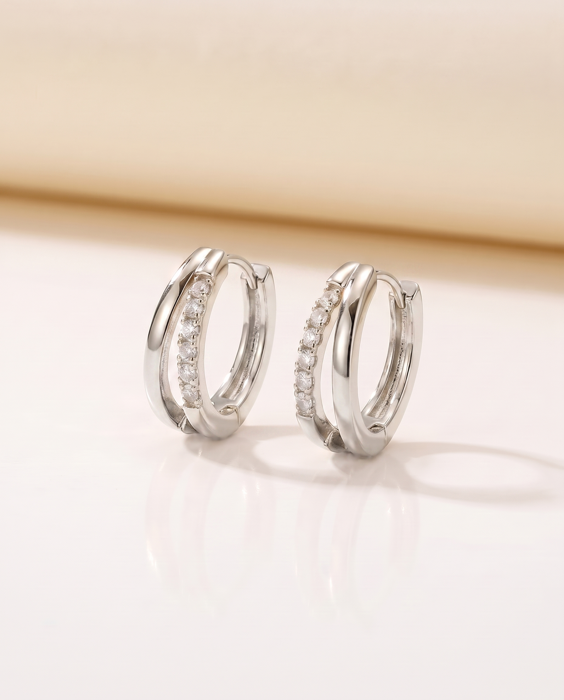 NÚRA - Twisted Line Hoops