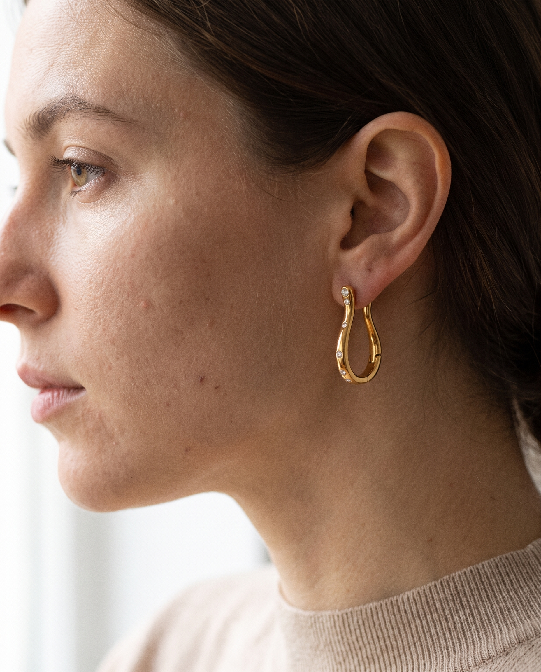 NÚRA - U Hoop Earrings