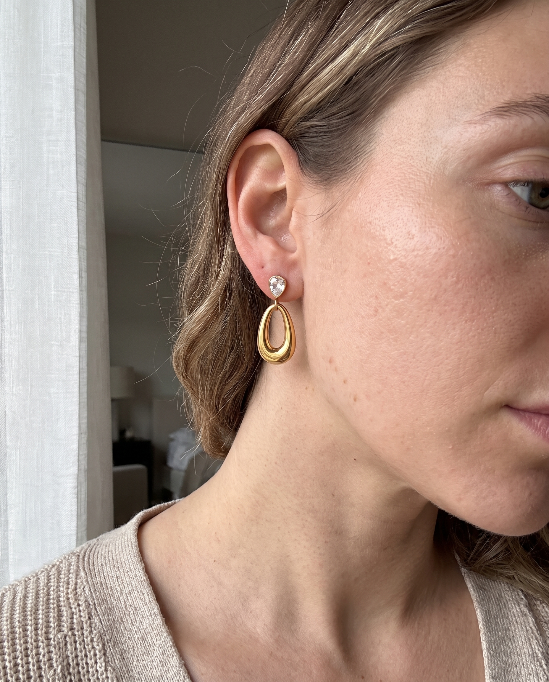 NÚRA - Hollow Drop Studs