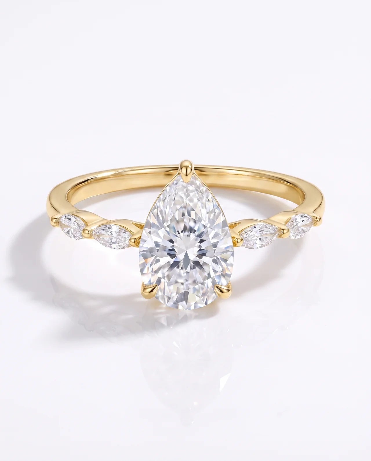 NÚRA - Teardrop Ring