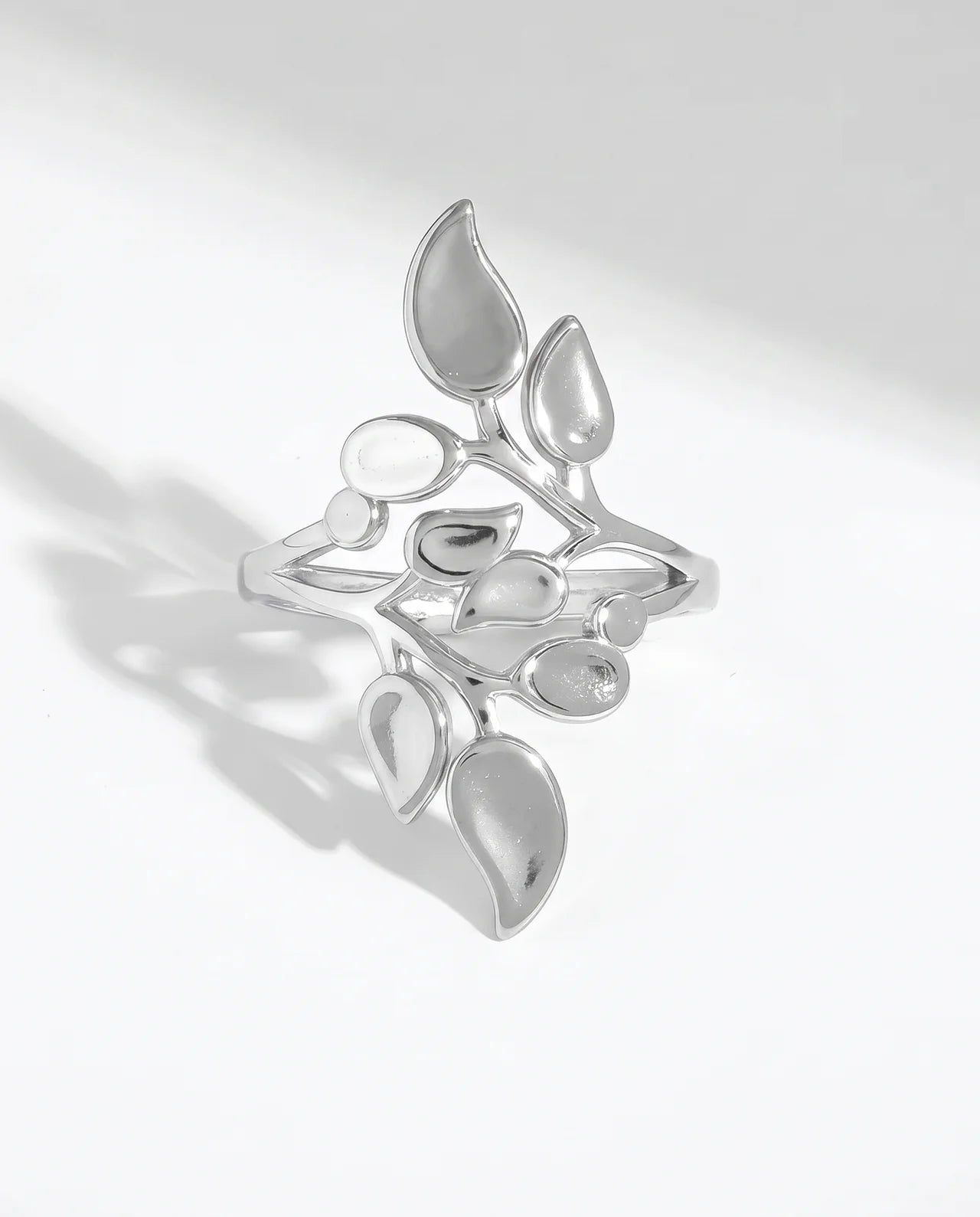 NÚRA - Leaf Open Ring